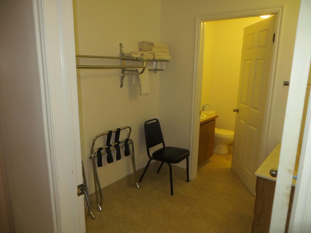 Four Corners Inn - photo 25