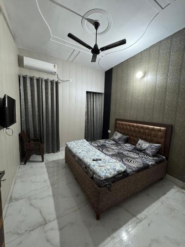 Independent House 2 Bedroom 2 Bath Livingroom Lobby kitchen car parking