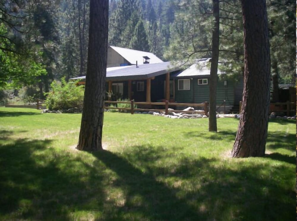 The Last Resort Lodge - photo 22