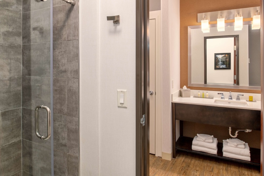 DoubleTree by Hilton Olympia Downtown Capitol District - photo 28