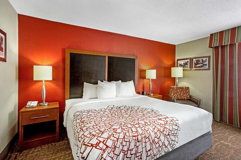 La Quinta Inn & Suites by Wyndham Williamsburg Historic Area - photo 26