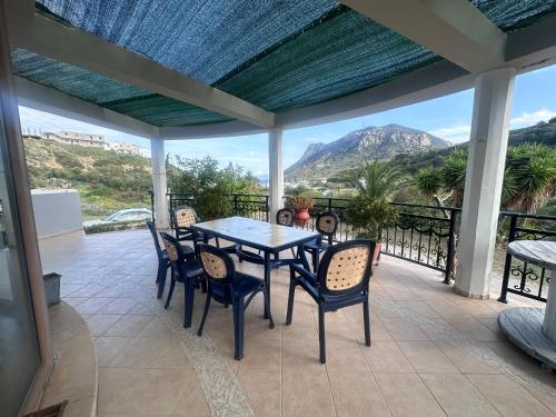 Peaceful Villa Location Ideal For Families Or Group Close To Beautiful Beaches — 4-Star Luxury Hotel in Kefalos, Greece