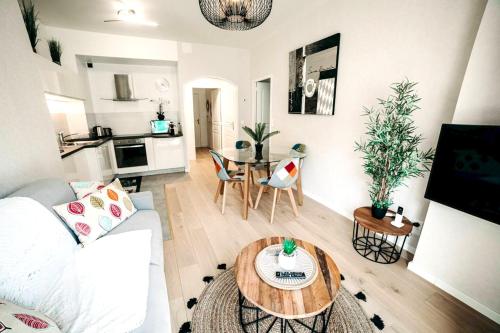 Charmant appartement 4 étoiles Bella Vita Zen — 4-Star Luxury Hotel in Aix-Les-Bains, France