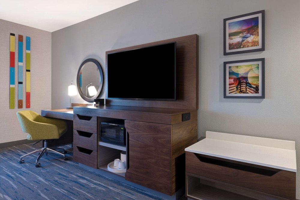 Hampton Inn & Suites by Hilton Marina - photo 16