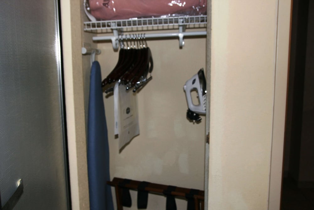 Hampton Inn Canton - photo 18