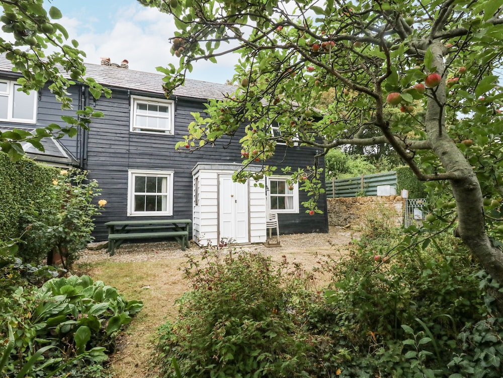 Chenies - carbon neutral hotel in Weymouth