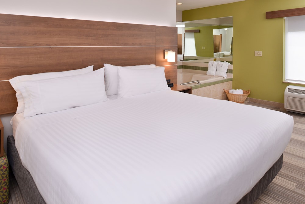 Holiday Inn Express & Suites Parkersburg Mineral Wells by IHG - photo 15