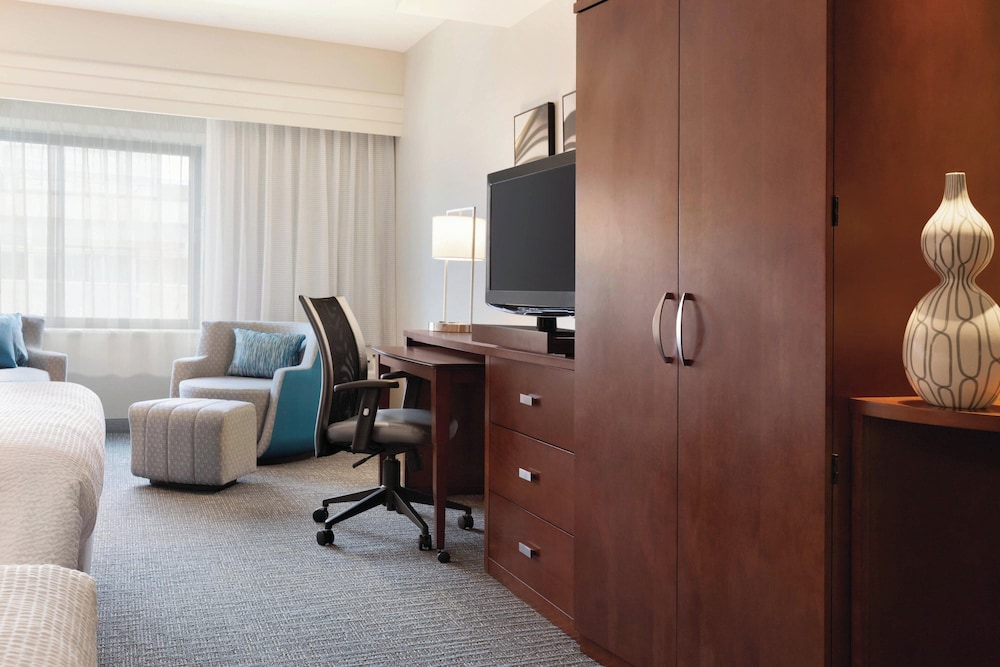 Courtyard by Marriott Charlotte Airport North - photo 6