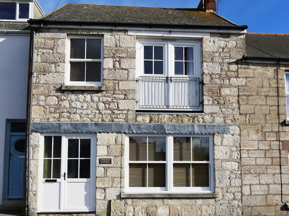 Alpen Rose Cottage — 4-Star Luxury Hotel in Portland, United Kingdom