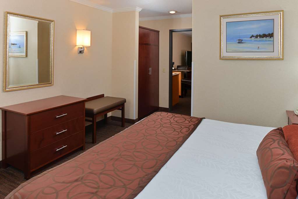 Best Western Plus Landmark Inn - photo 15