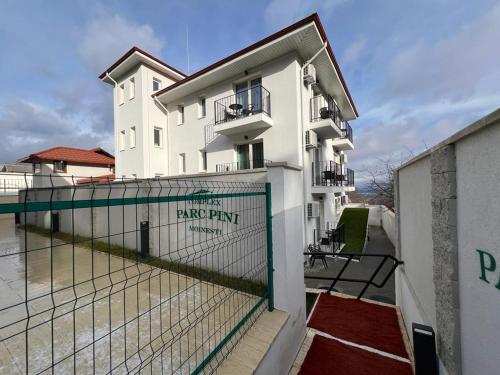 Parc Pini Resort — hotel in Moinesti