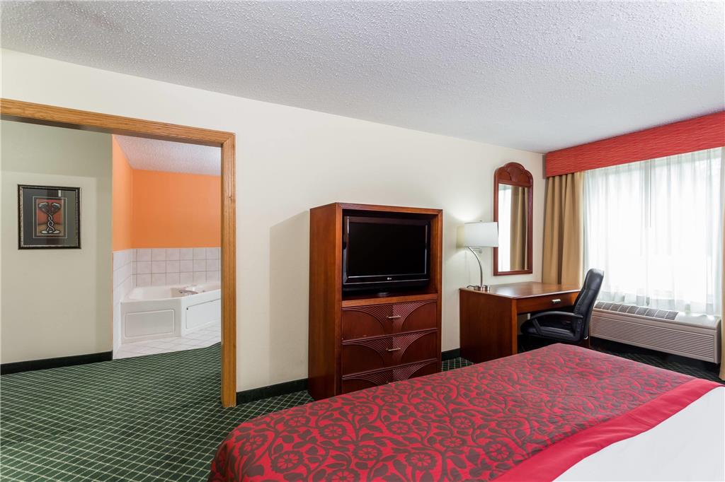Days Inn & Suites by Wyndham Bloomington Normal IL - photo 17