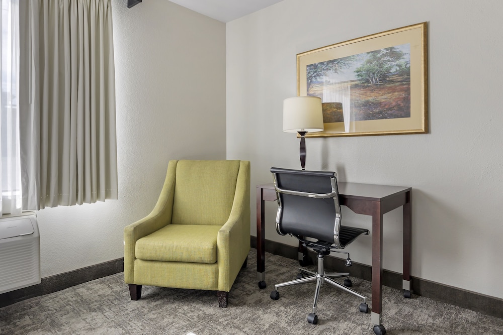 Seaport Inn and Suites - photo 8