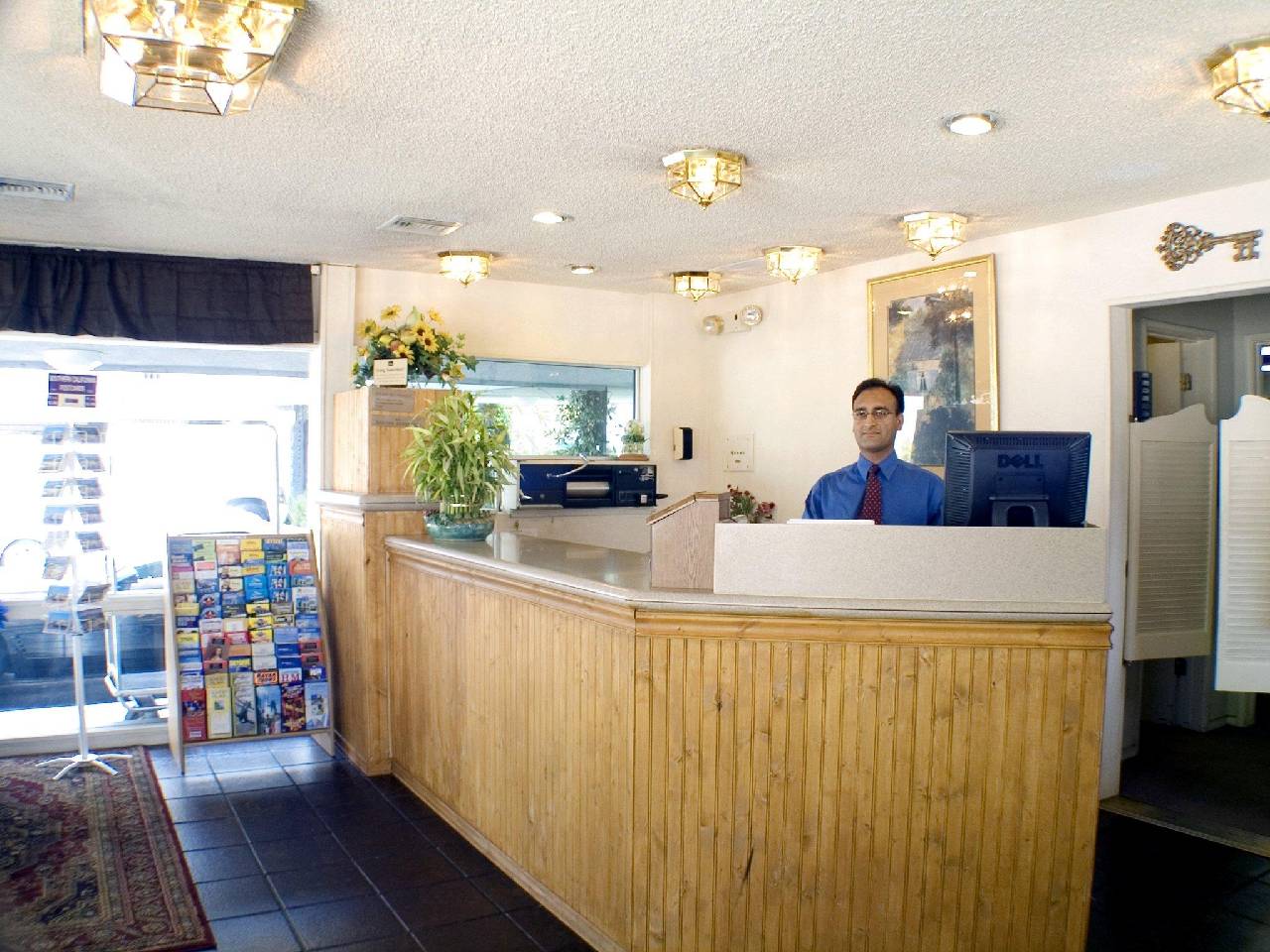 Golden Key Hotel Glendale - photo 9