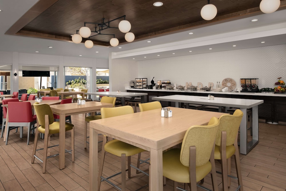 Hilton Garden Inn Marina Del Rey - photo 33