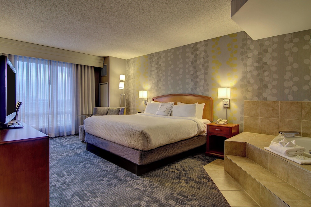 Courtyard by Marriott Tysons McLean - photo 17