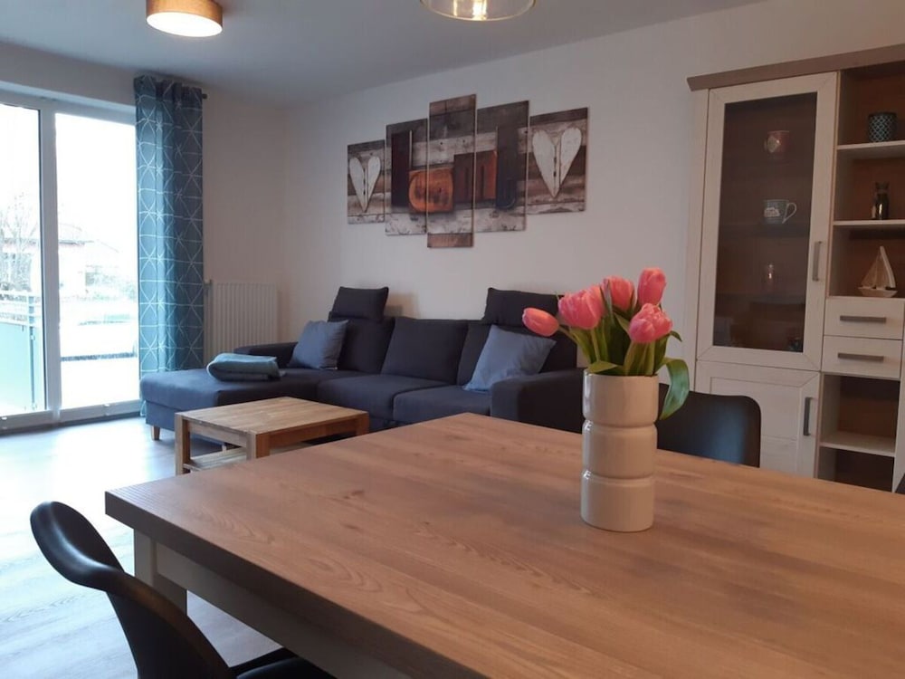 Coastal Hut No. 6 Comfortable Vacation Home — 4-Star Luxury Hotel in Busum, Germany