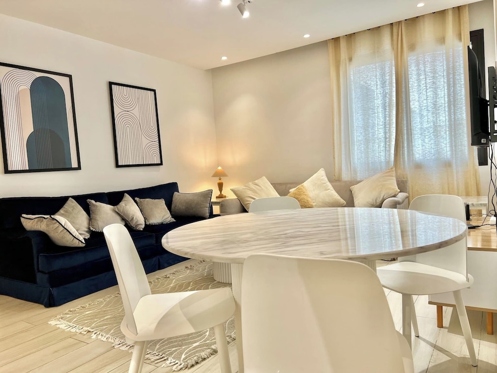 Luxe Residence Marsa avec Parking — 4-Star Luxury Hotel in Tunis, Tunisia