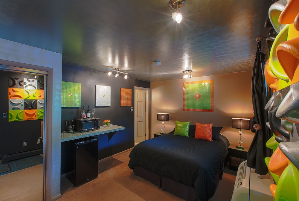 The Roxbury - photo 18