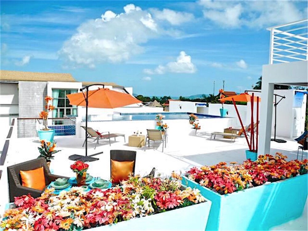Sunrise 3 bedrooms Spacious Apartment — 4-Star Luxury Hotel in Rawai, Thailand