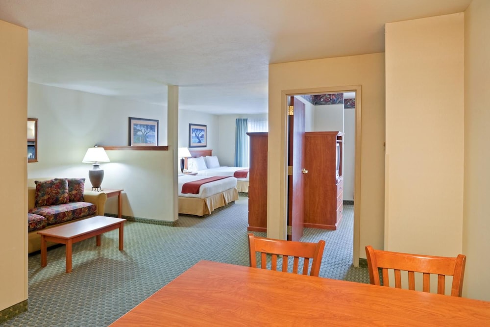 Triple Play Resort Hotel & Suites - photo 14