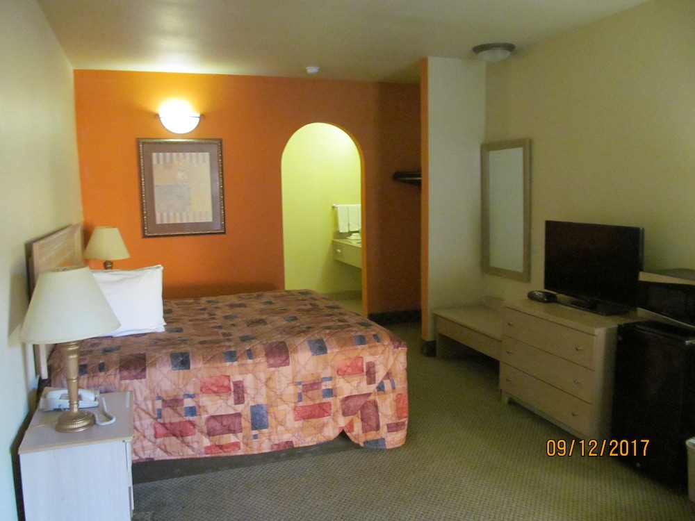 Sunbridge Inn & Suites - photo 5