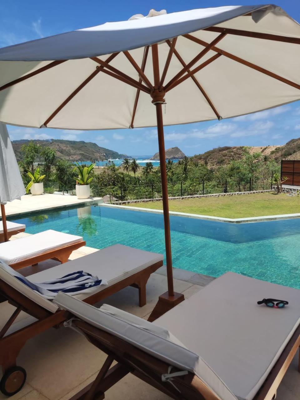 Villa Rockstar Lombok Starlink Wifi 650M2 — 4-Star Luxury Hotel in Kuta, Indonesia