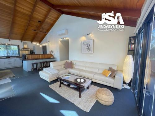 Pine Peak - carbon neutral hotel in Jindabyne