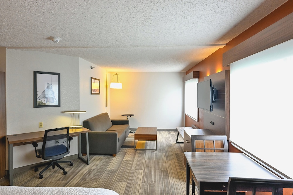 Holiday Inn Express Houghton Keweenaw by IHG - photo 32