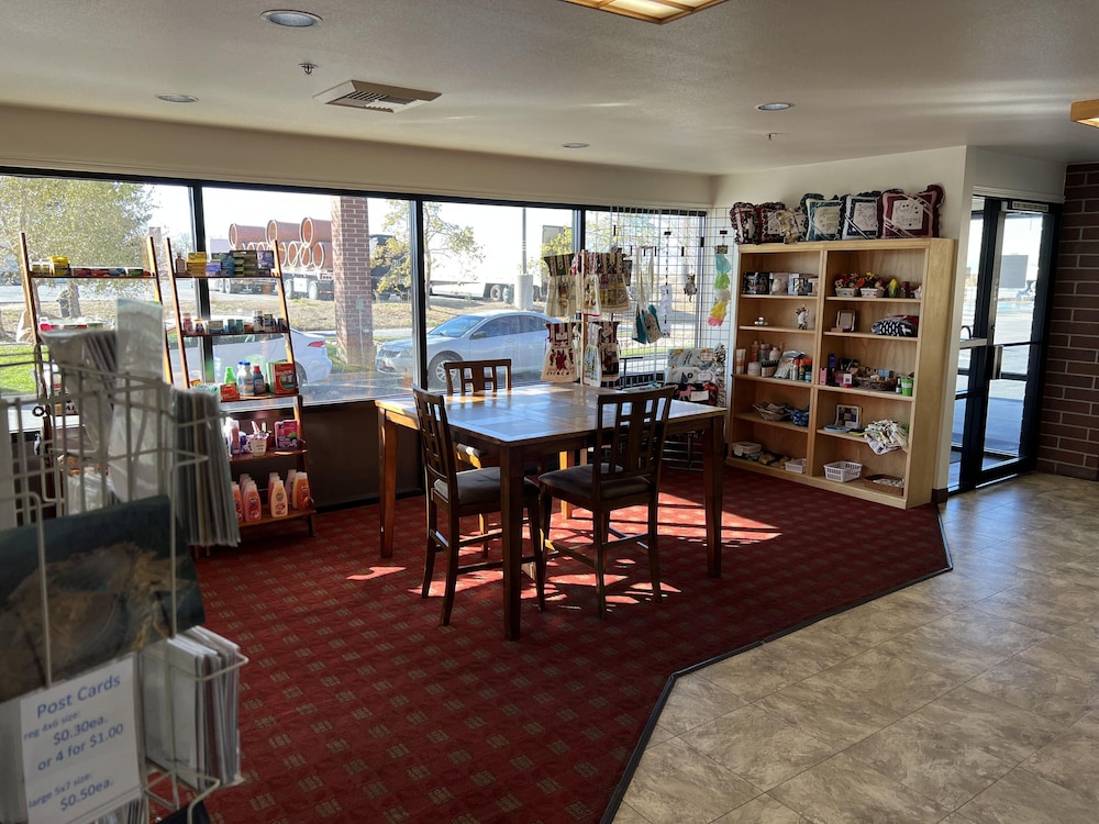 Days Inn by Wyndham Lake Point - photo 19