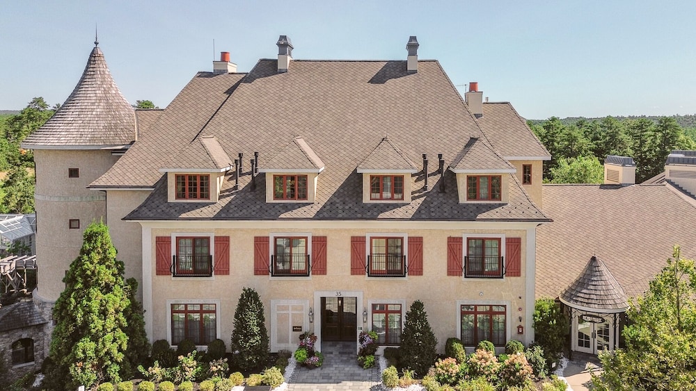 Mirbeau Inn & Spa — hotel in Plymouth