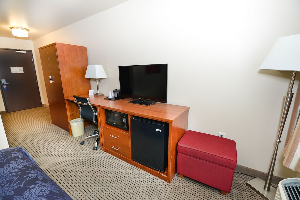 Baymont by Wyndham Grand Forks - photo 24