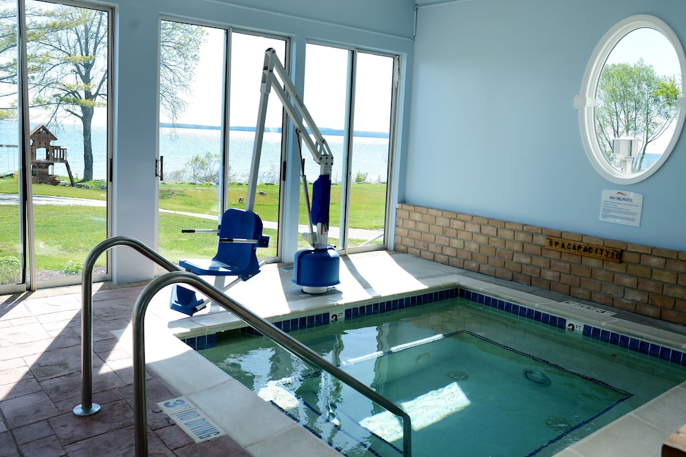 Baymont by Wyndham St. Ignace Lakefront - photo 25