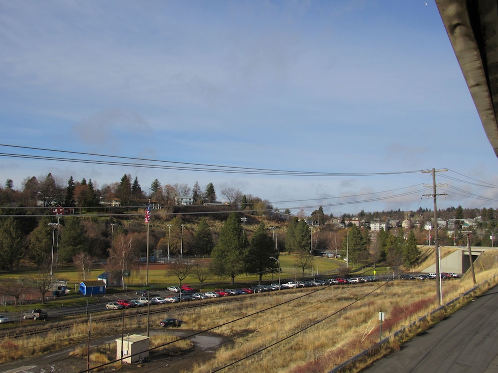 Pullman Garden Inn - photo 13