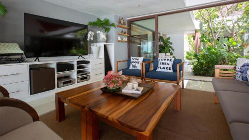 Chic Baan Capo Luxury Four Bedroom Beachfront Villa — 4-Star Luxury Hotel in Koh Samui, Thailand