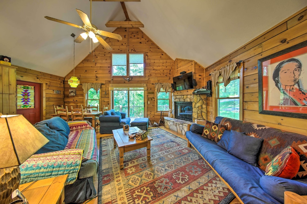 11 Mi To Calaboose Cellars Marble Cabin With Deck 17932702 — Sylacauga