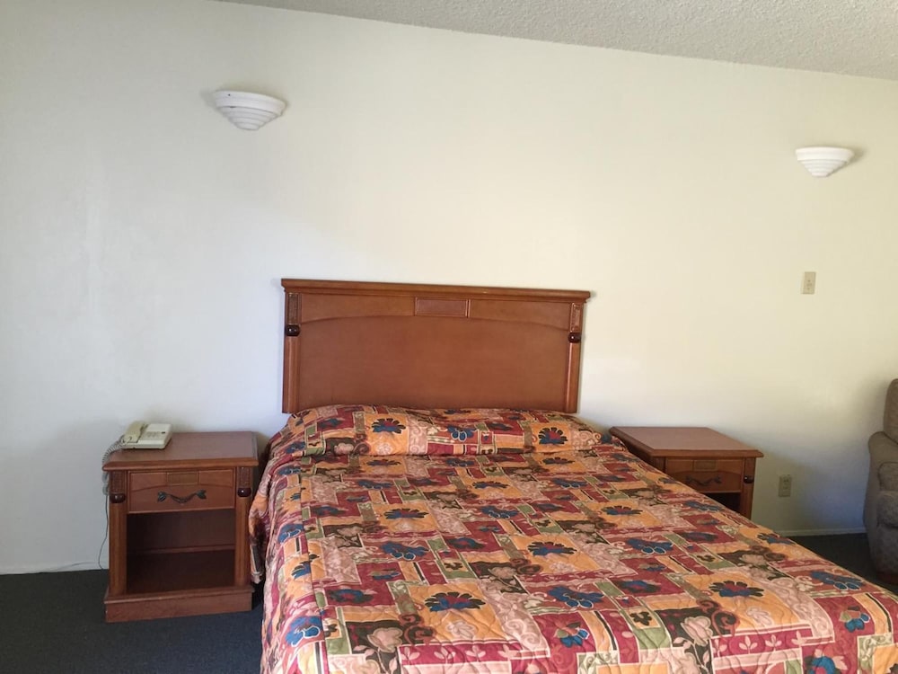 Golden Hills Motel - photo 8