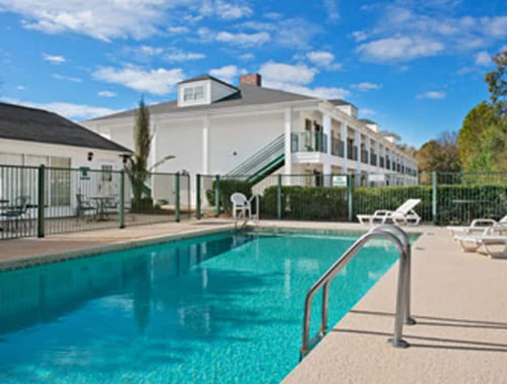 Baymont By Wyndham Roanoke Rapids - photo 26