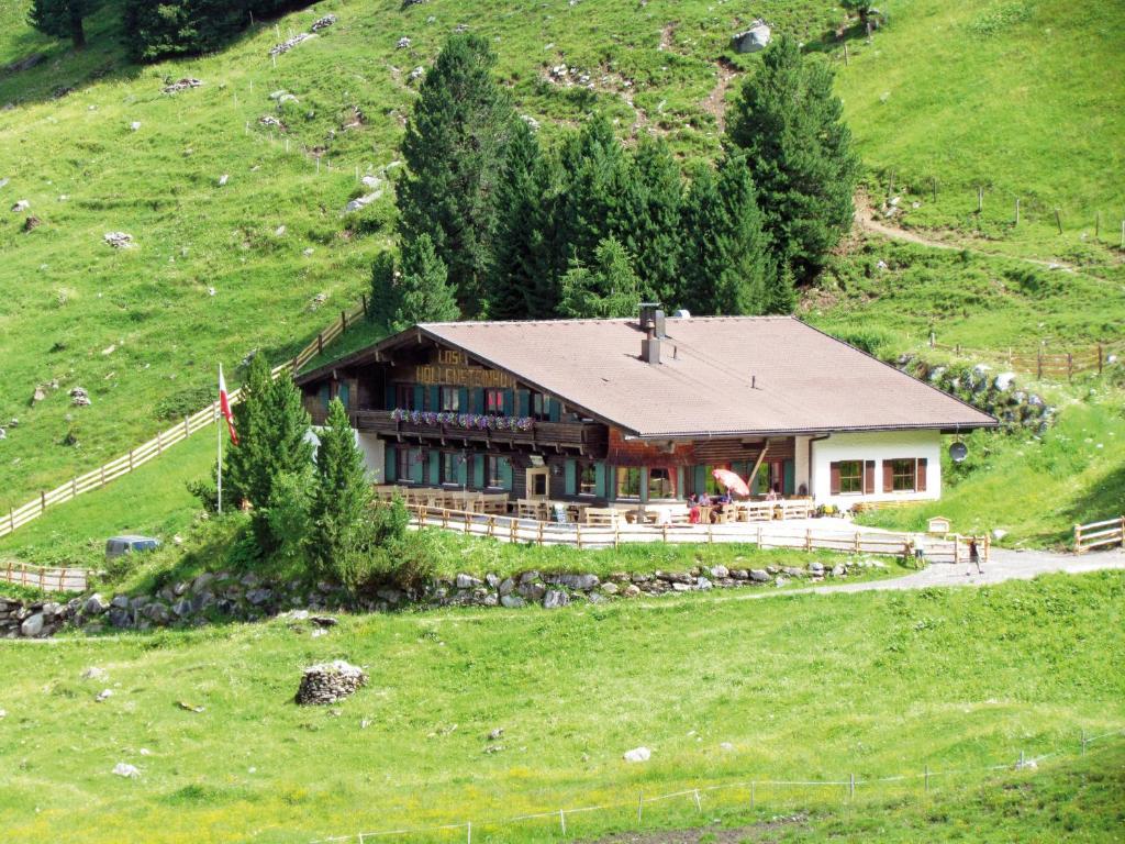 Berggasthaus Höllensteinhütte in Tux, Austria