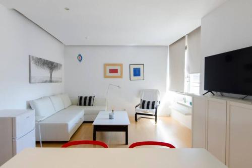 Beautiful Flat a Stone’s Throw From the Retiro Vill