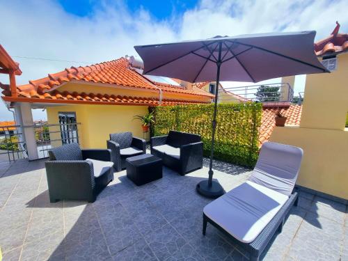 Near Levadas And Pico Ruivo Santana Madeira Getaway With Terrace Views — Santana