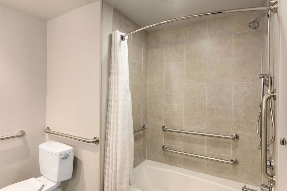 Embassy Suites by Hilton Kansas City Olathe - photo 20