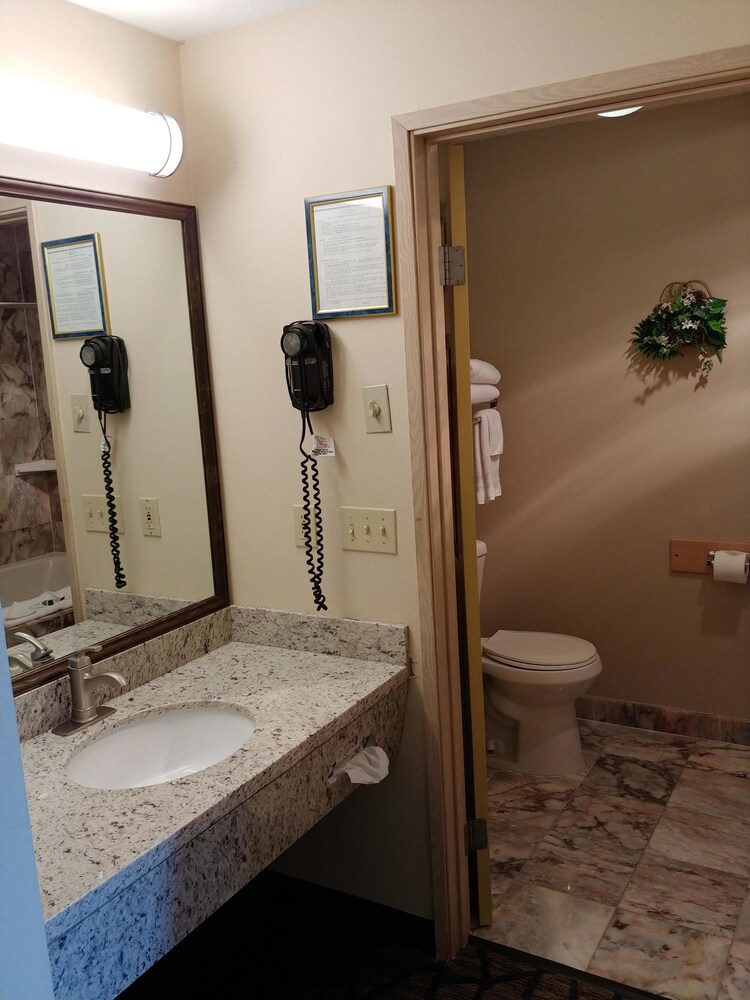 Harborside Inn - photo 11