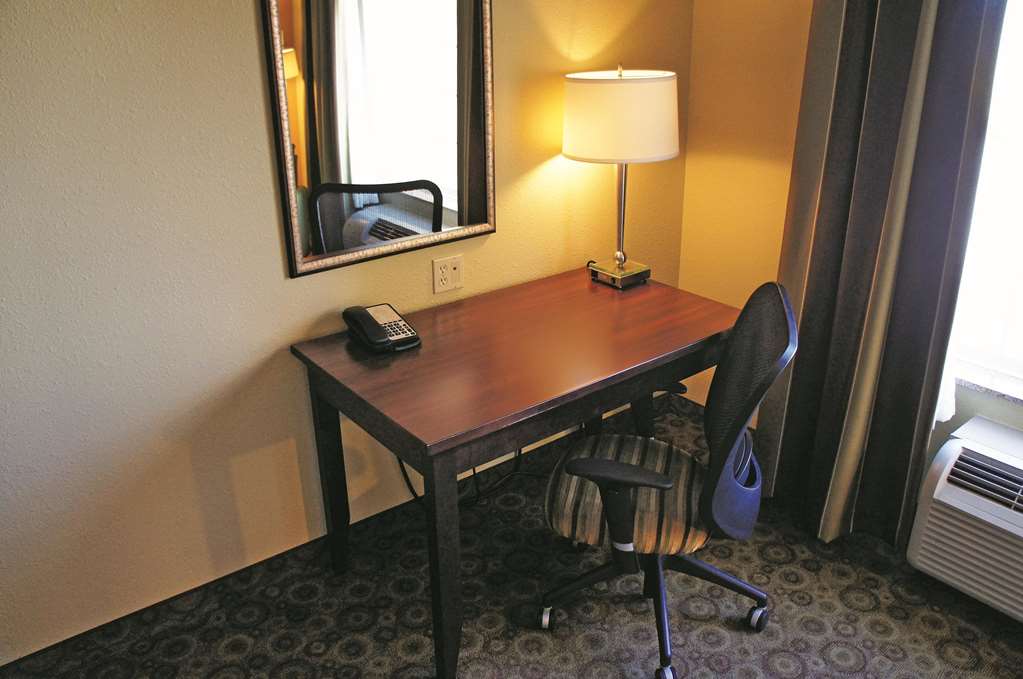 La Quinta Inn & Suites by Wyndham Minot - photo 28