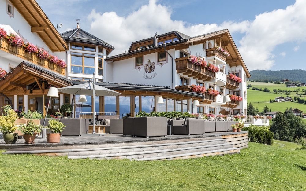 Hotel Lärchenhof — 4-Star Luxury Hotel in Rio Di Pusteria, Italy
