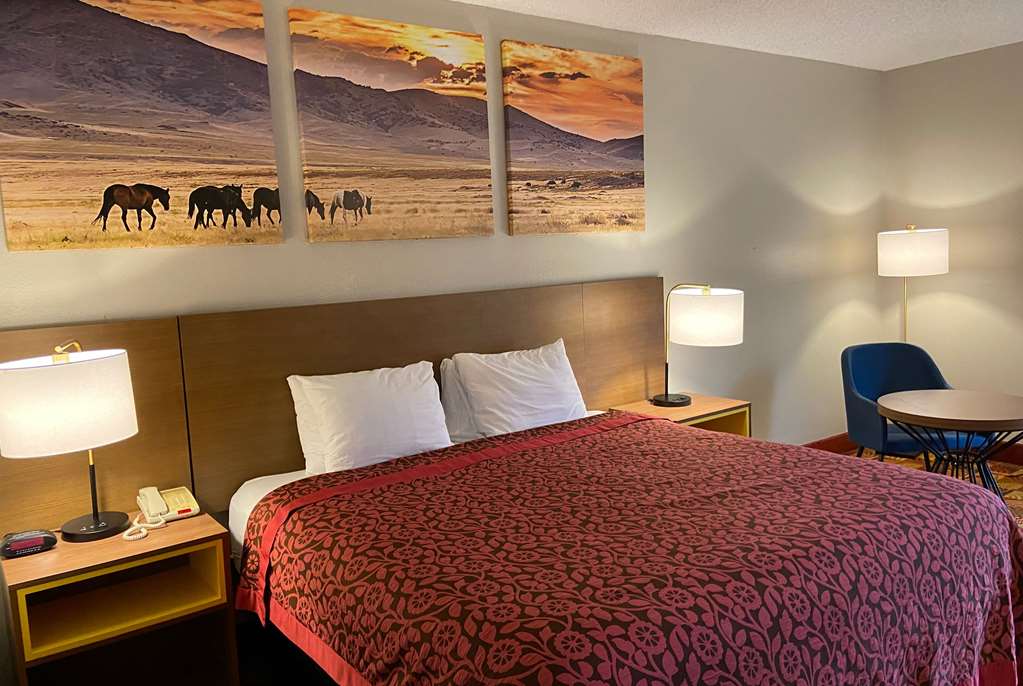 Days Inn & Suites by Wyndham Ridgeland - photo 14