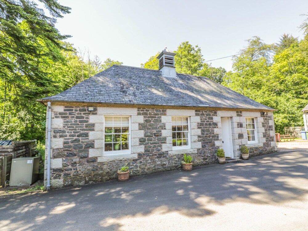 Cloncaird Castle Estate Cottages — 4-Star Luxury Hotel in Maybole, United Kingdom