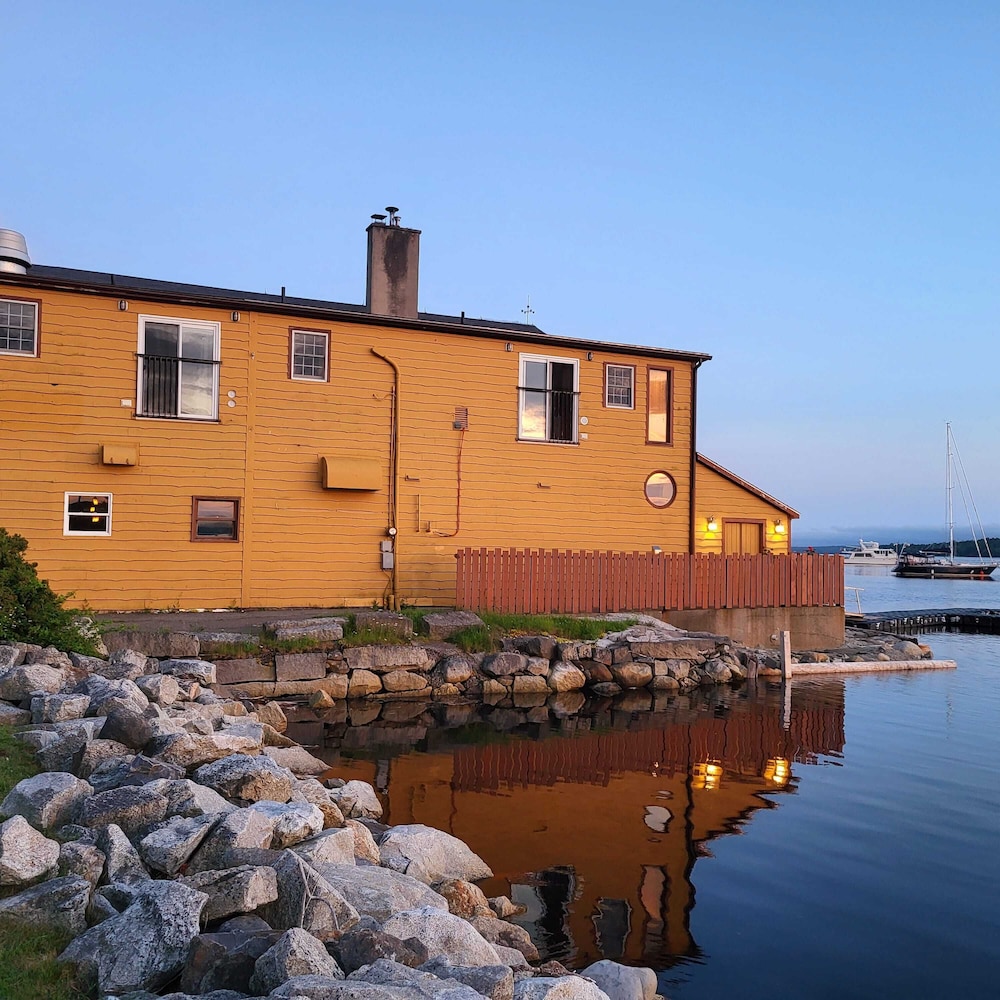 Inner Harbor Inn in Shelburne, Canada