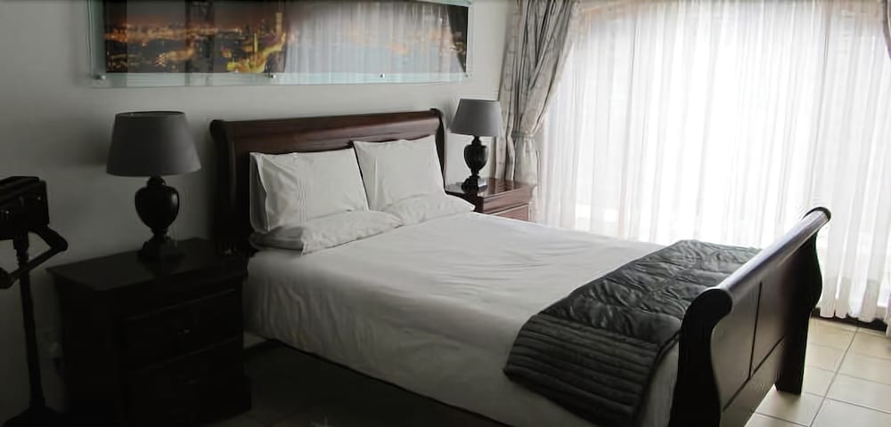 Five A Morris — 4-Star Luxury Hotel in Johannesburg, South Africa