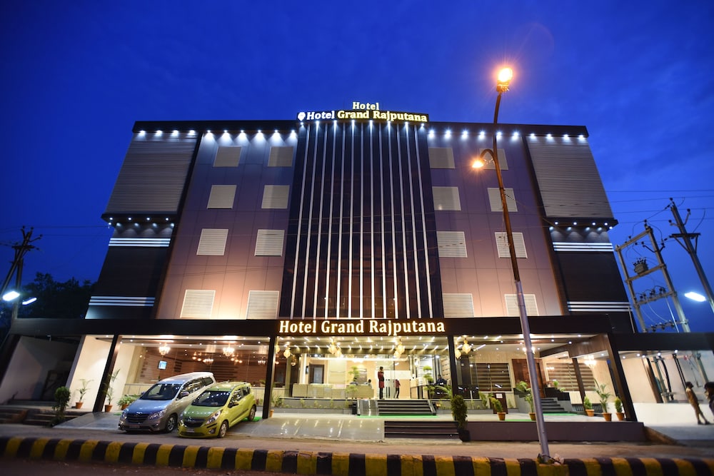 Hotel Grand Rajputana in Raipur, India
